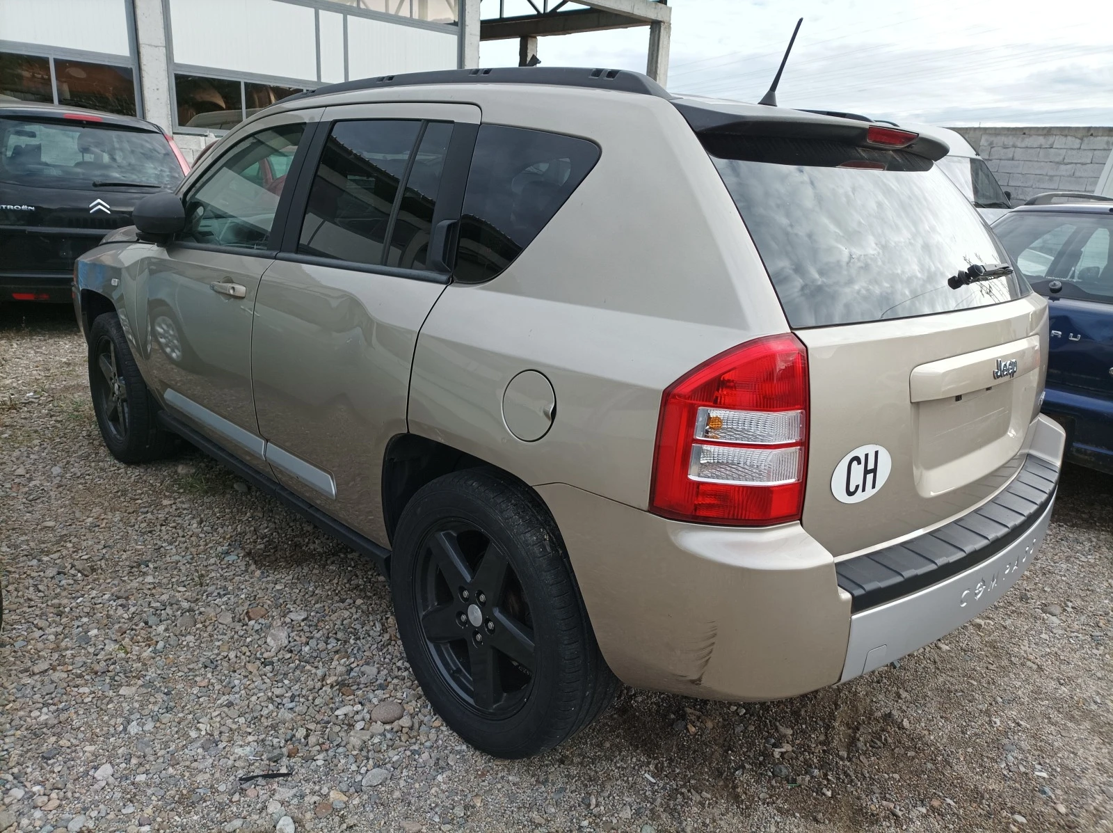 Jeep Compass 2.4 BENZIN 4X4/ НА ЧАСТИ  - изображение 3