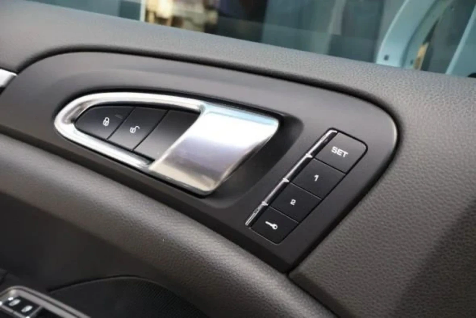 Porsche Cayenne  - изображение 9