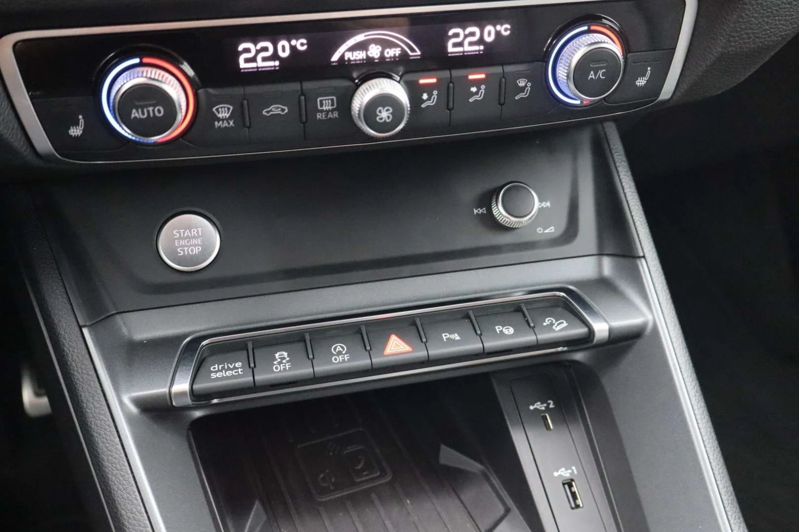 Audi Q3 S Line quattro Prestige  CARFAX, снимка 11 - Автомобили и джипове - 54243379