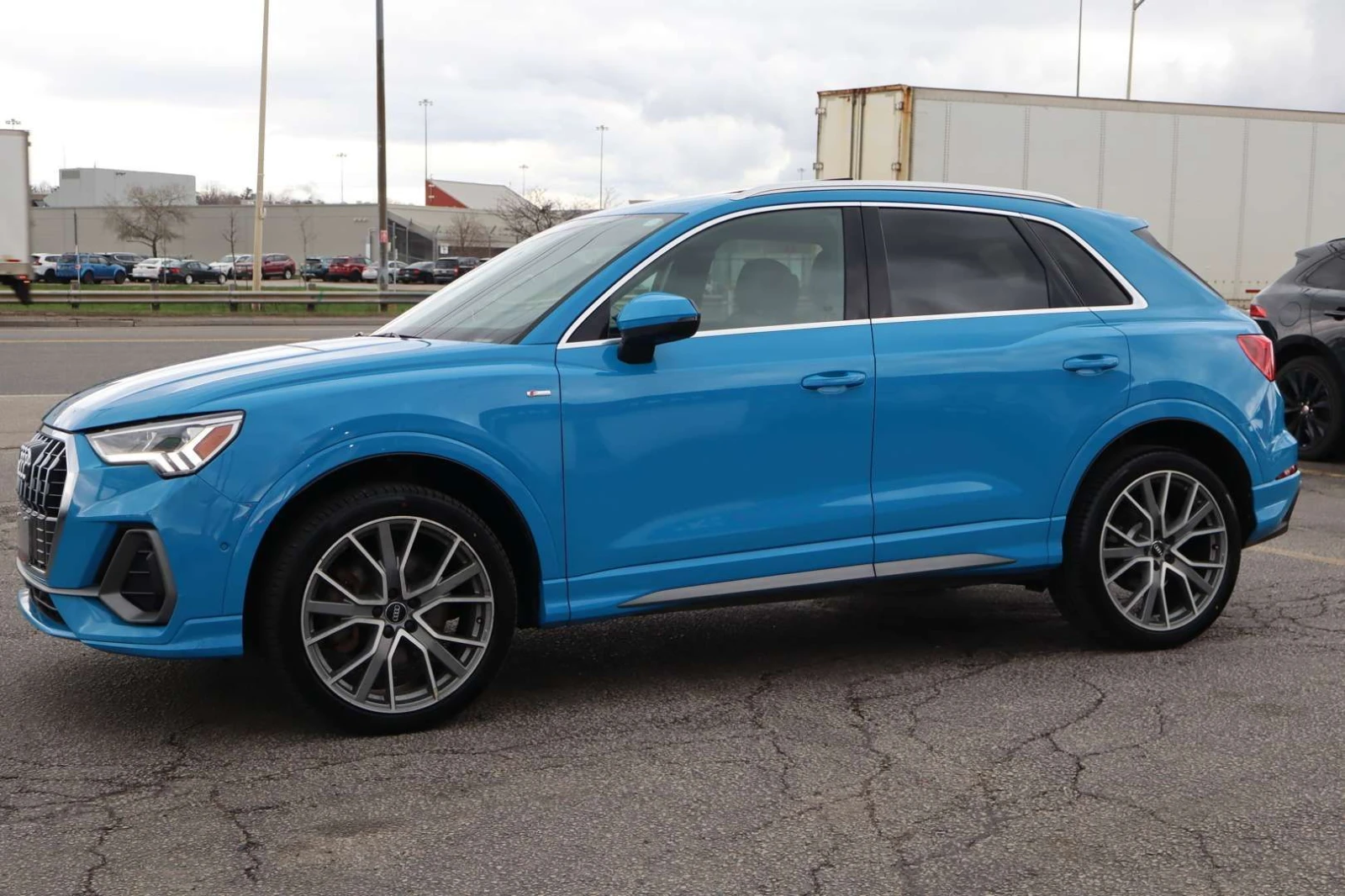 Audi Q3 S Line quattro Prestige  CARFAX, снимка 3 - Автомобили и джипове - 54243379