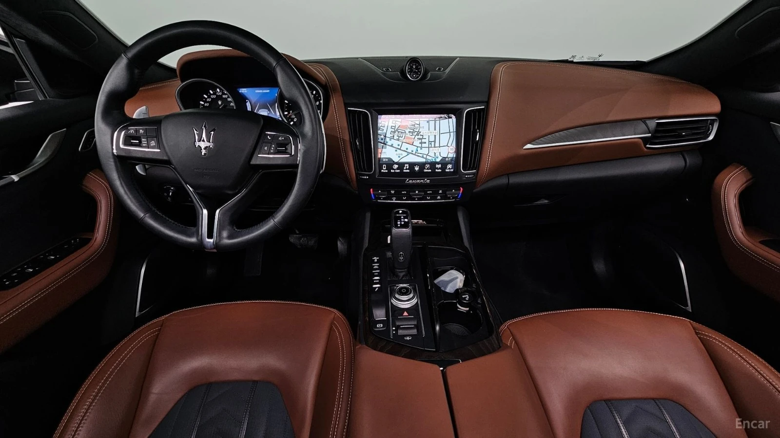 Maserati Levante 3.0 AWD GranLusso* КОЖА* ОБДУХВ* НАВИ* ПАНО, снимка 5 - Автомобили и джипове - 55481159