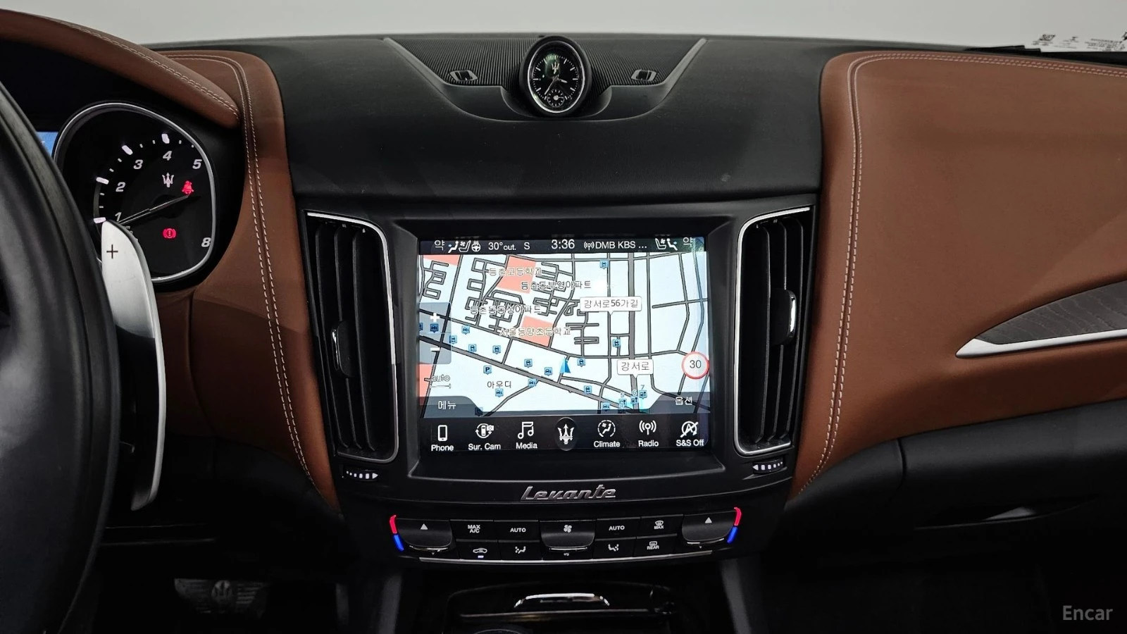 Maserati Levante 3.0 AWD GranLusso* КОЖА* ОБДУХВ* НАВИ* ПАНО, снимка 11 - Автомобили и джипове - 55481159