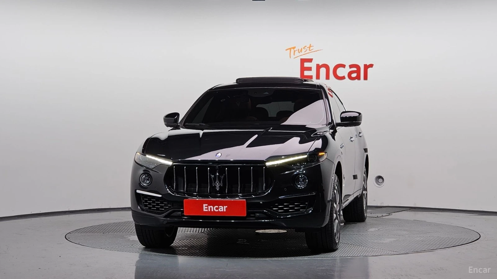 Maserati Levante 3.0 AWD GranLusso* КОЖА* ОБДУХВ* НАВИ* ПАНО, снимка 3 - Автомобили и джипове - 55481159