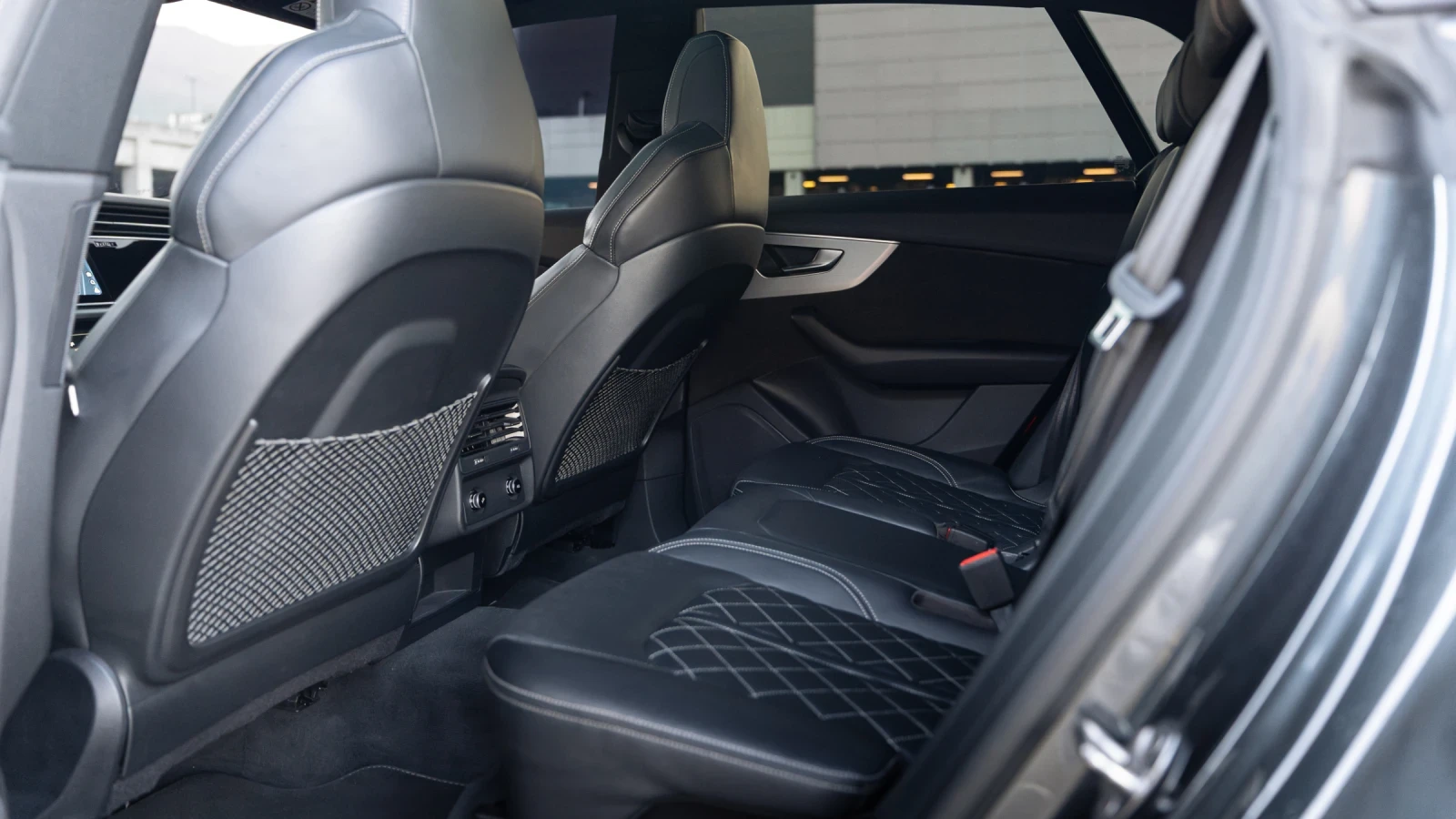 Audi SQ8 SQ8 4.0 TFSI / 360 / Matrix / Black optics, снимка 14 - Автомобили и джипове - 56056488