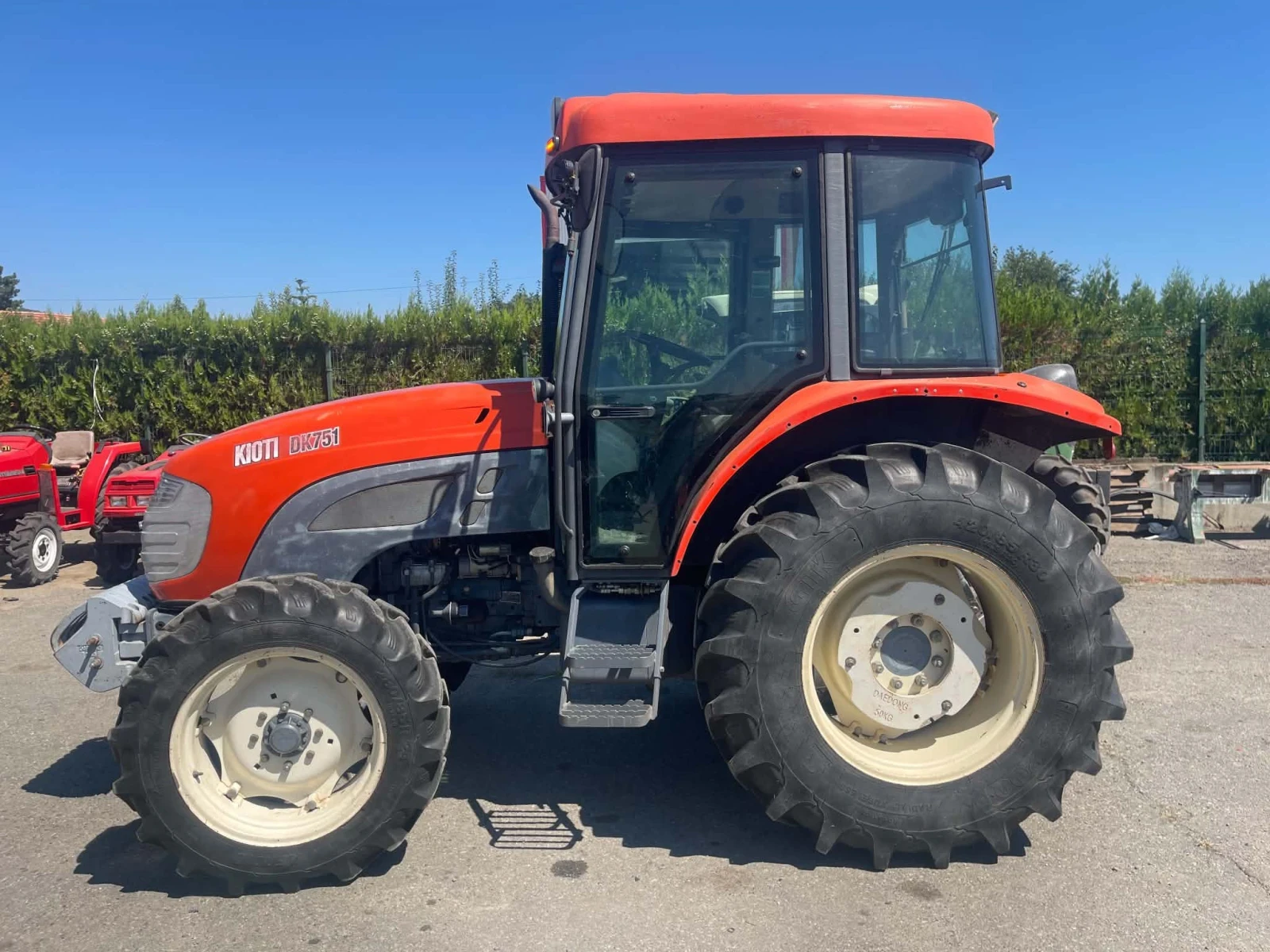 Трактор Kioti DK751, снимка 3 - Селскостопанска техника - 55694033