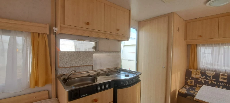 Каравана Dethleffs 400, снимка 9 - Каравани и кемпери - 52802881