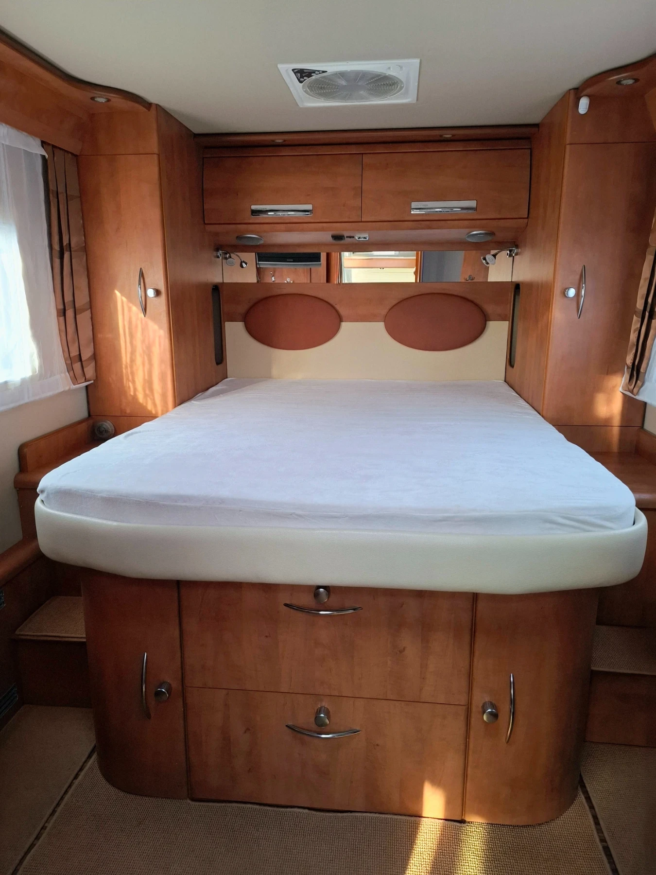 Кемпер Carthago Chik S-plus Iveco 3.0, снимка 11 - Каравани и кемпери - 53991603