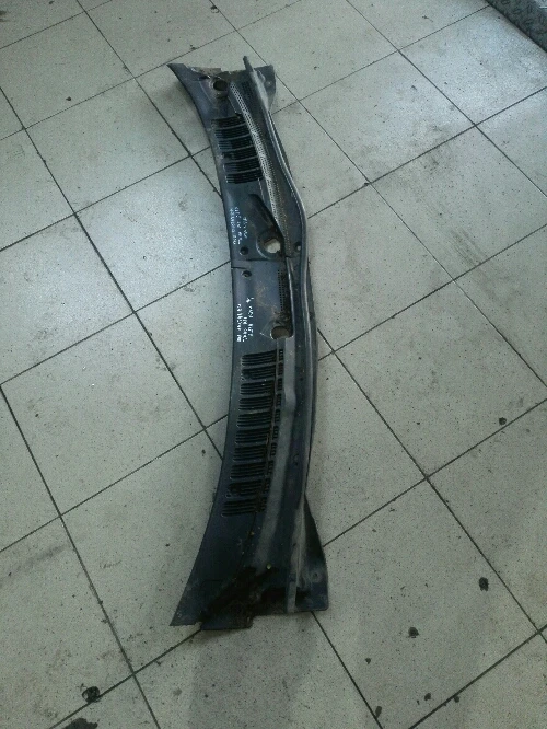 Кора под предни чистачки Нисан Алмера Тино 