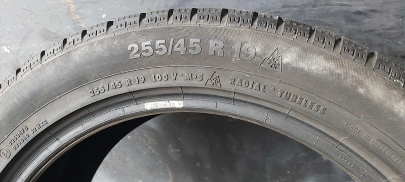 Гуми Зимни 255/45R19, снимка 7 - Гуми и джанти - 35123097