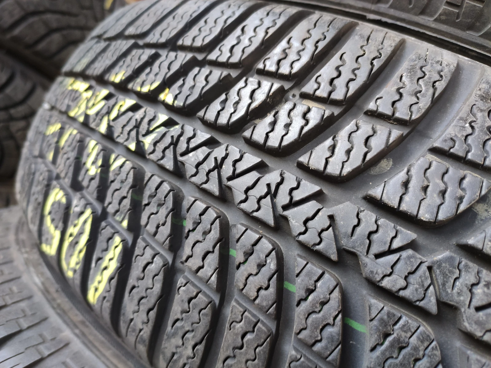 Гуми Зимни 185/65R15, снимка 3 - Гуми и джанти - 54734829
