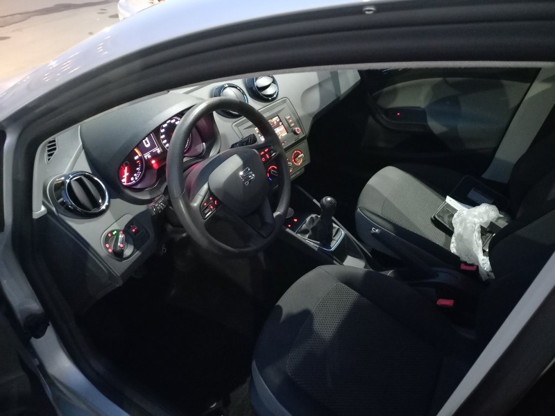 Seat Ibiza 1.0, снимка 9 - Автомобили и джипове - 38691559