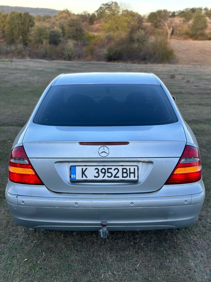 Mercedes-Benz E 220, снимка 3 - Автомобили и джипове - 47588931