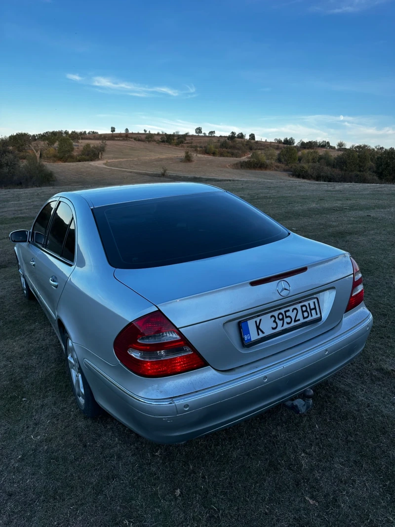 Mercedes-Benz E 220, снимка 8 - Автомобили и джипове - 47588931