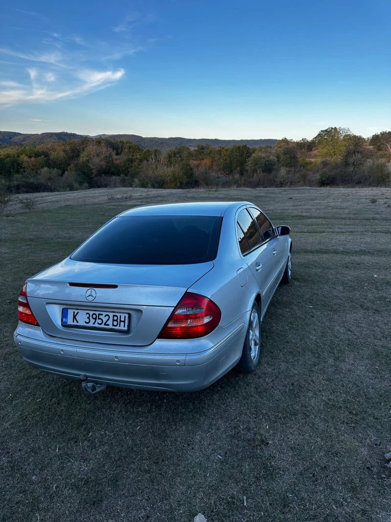 Mercedes-Benz E 220, снимка 10 - Автомобили и джипове - 47588931