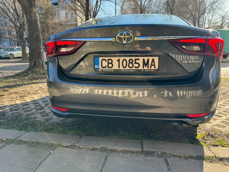 Toyota Avensis 1.8 Executive, снимка 14 - Автомобили и джипове - 49404979