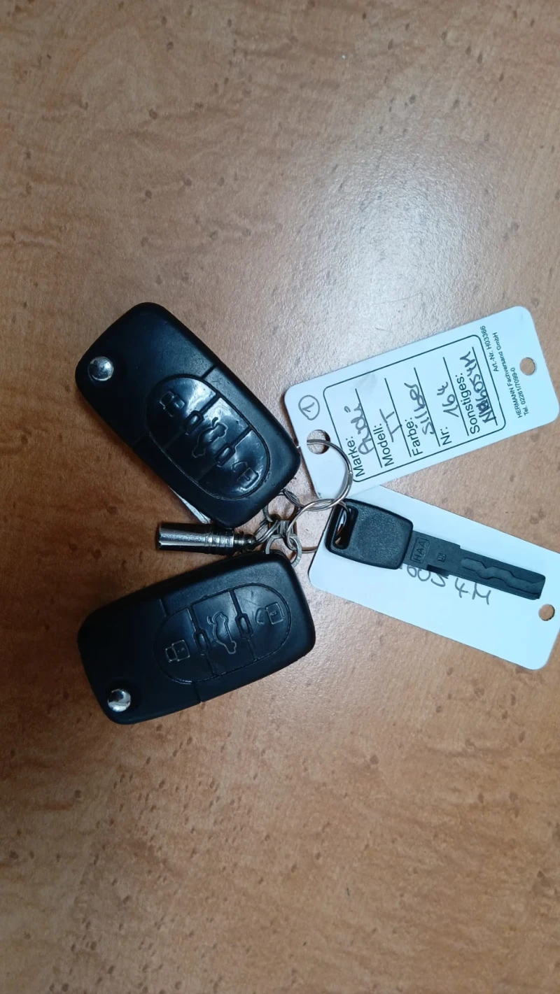 Audi Tt Като нова, снимка 13 - Автомобили и джипове - 52024254