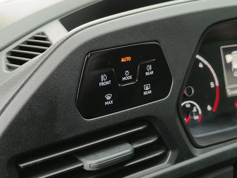 VW Caddy 2.0 TDI , снимка 11 - Автомобили и джипове - 52345221