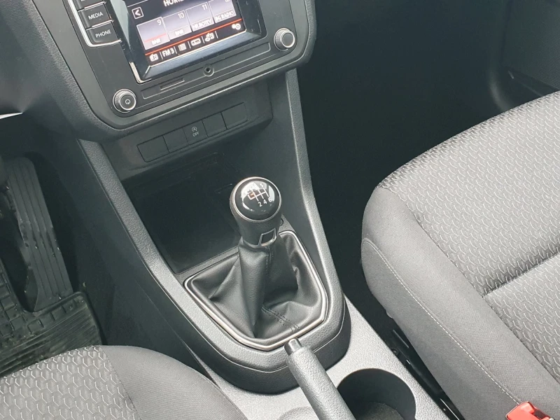 VW Caddy Trendline TGI BMT 5 места, снимка 8 - Автомобили и джипове - 52531940