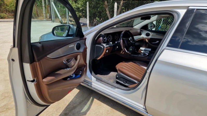 Mercedes-Benz E 220 W213, снимка 9 - Автомобили и джипове - 52851318