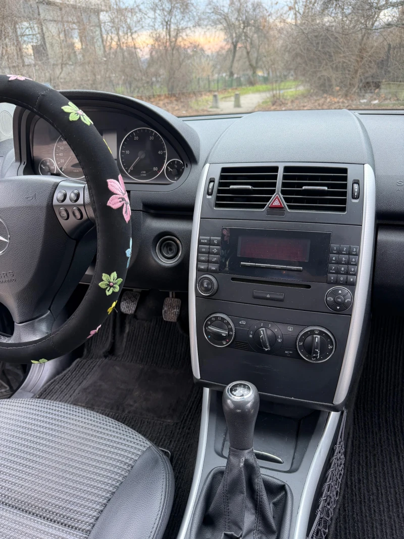 Mercedes-Benz A 180, снимка 11 - Автомобили и джипове - 52977056