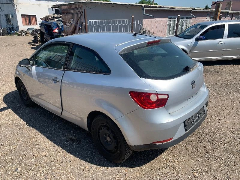 Seat Ibiza 1.2i 70кс, снимка 4 - Автомобили и джипове - 32486236