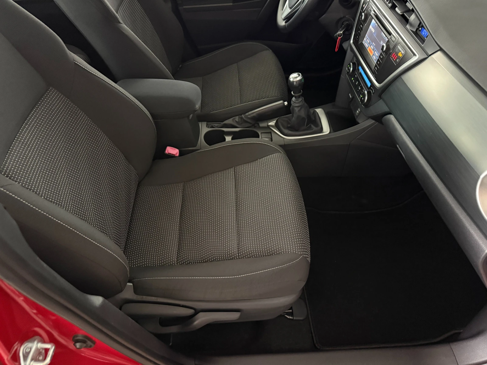 Toyota Auris 1.33i*        | Mobile.bg   12