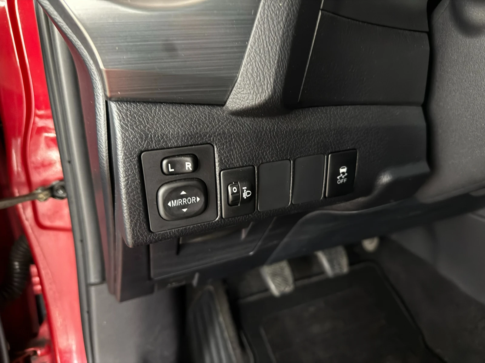 Toyota Auris 1.33i* СЕРВИЗНА КНИЖКА С ПЪЛНА ИСТОРИЯ В ТОЙОТА - изображение 10