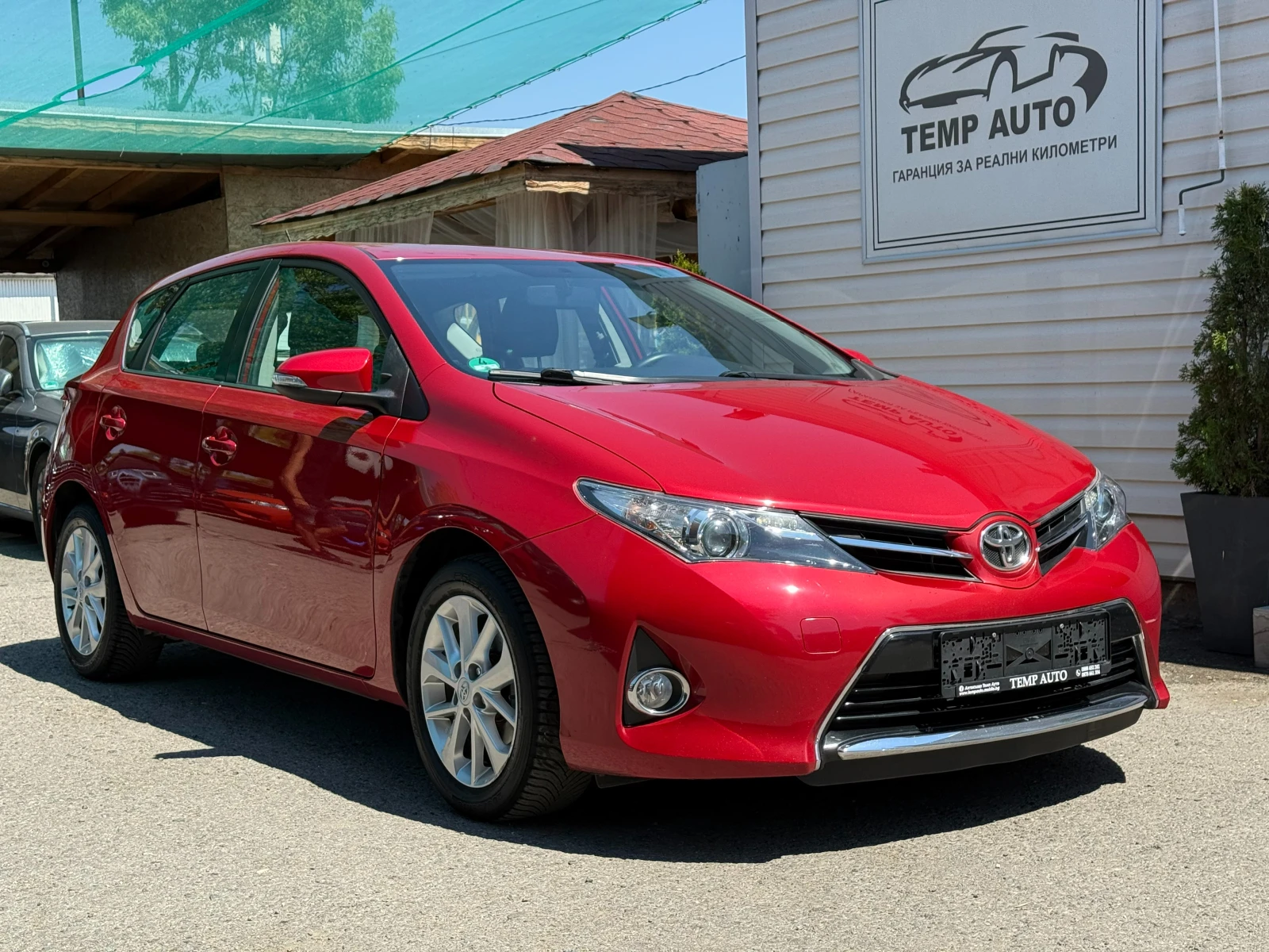 Toyota Auris 1.33i* СЕРВИЗНА КНИЖКА С ПЪЛНА ИСТОРИЯ В ТОЙОТА - изображение 3