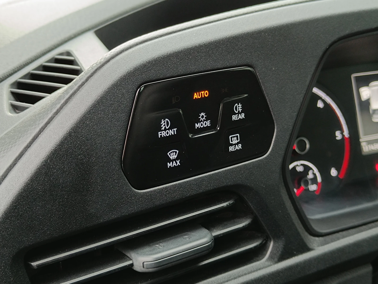 VW Caddy 2.0 TDI  | Mobile.bg   11