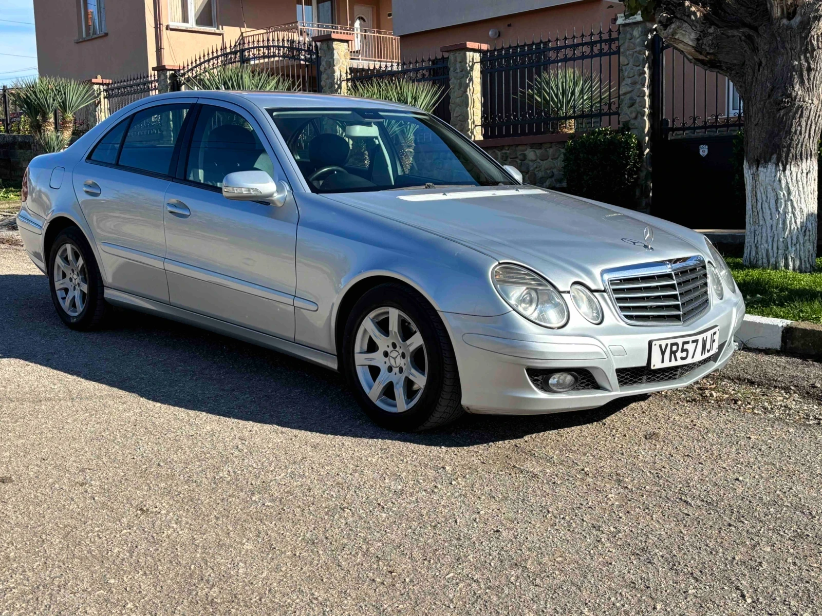 Mercedes-Benz E 220  - изображение 2