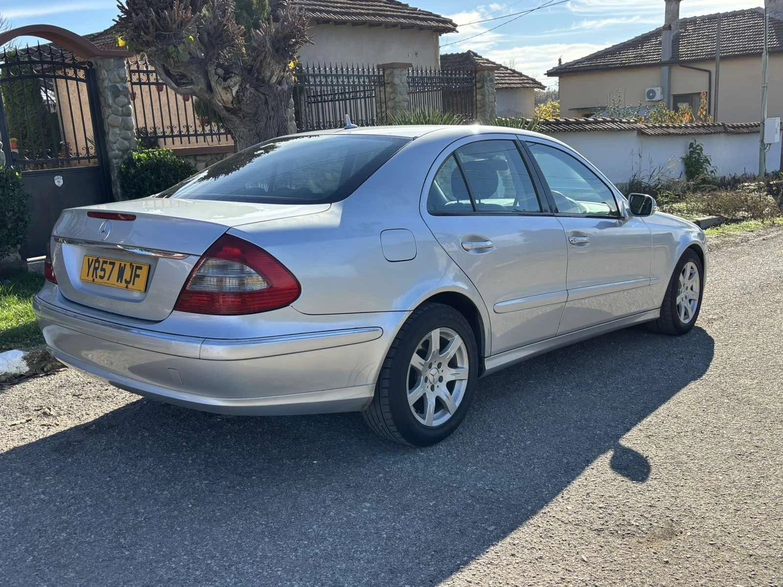 Mercedes-Benz E 220  - изображение 3