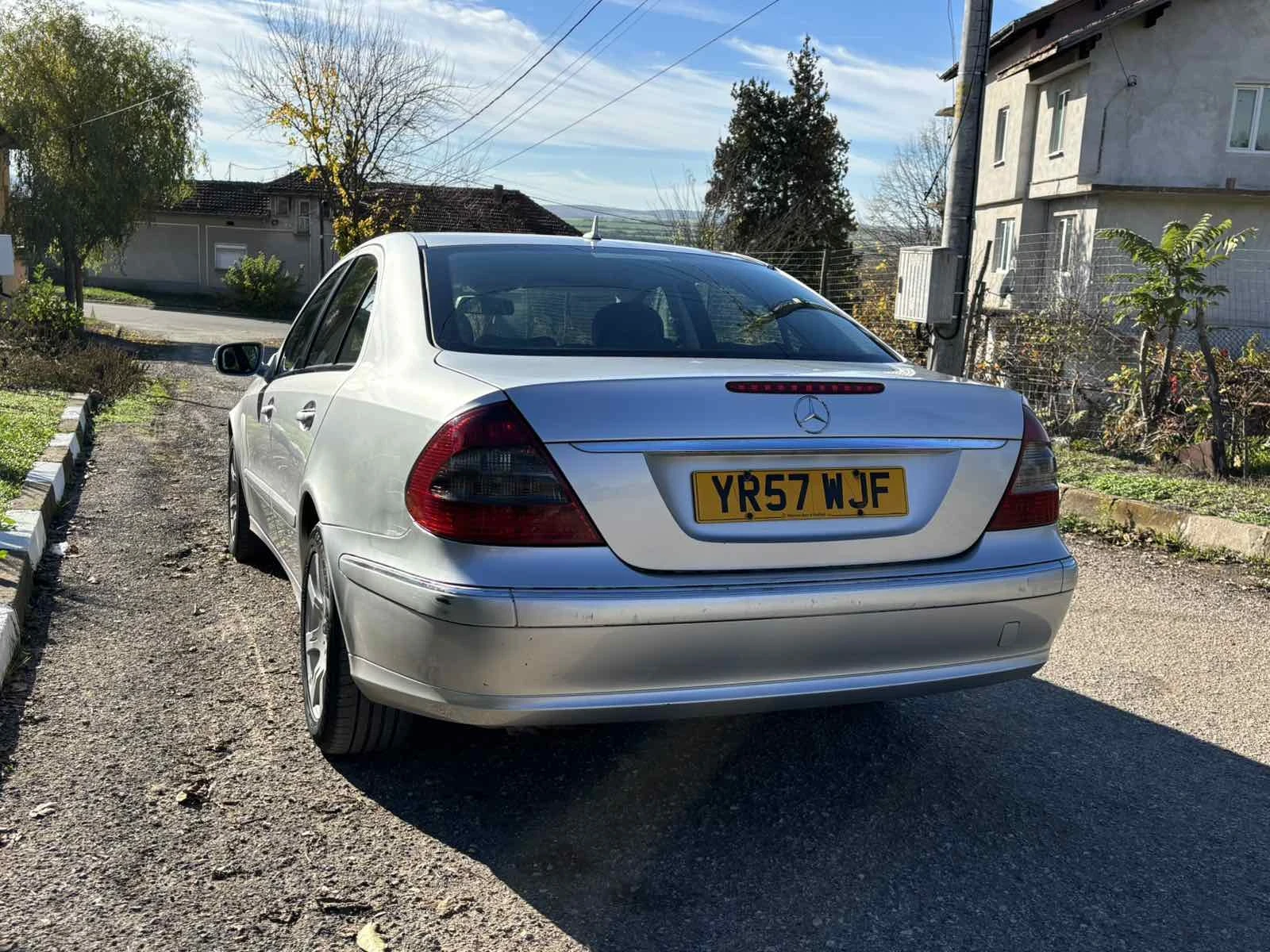 Mercedes-Benz E 220  - изображение 4