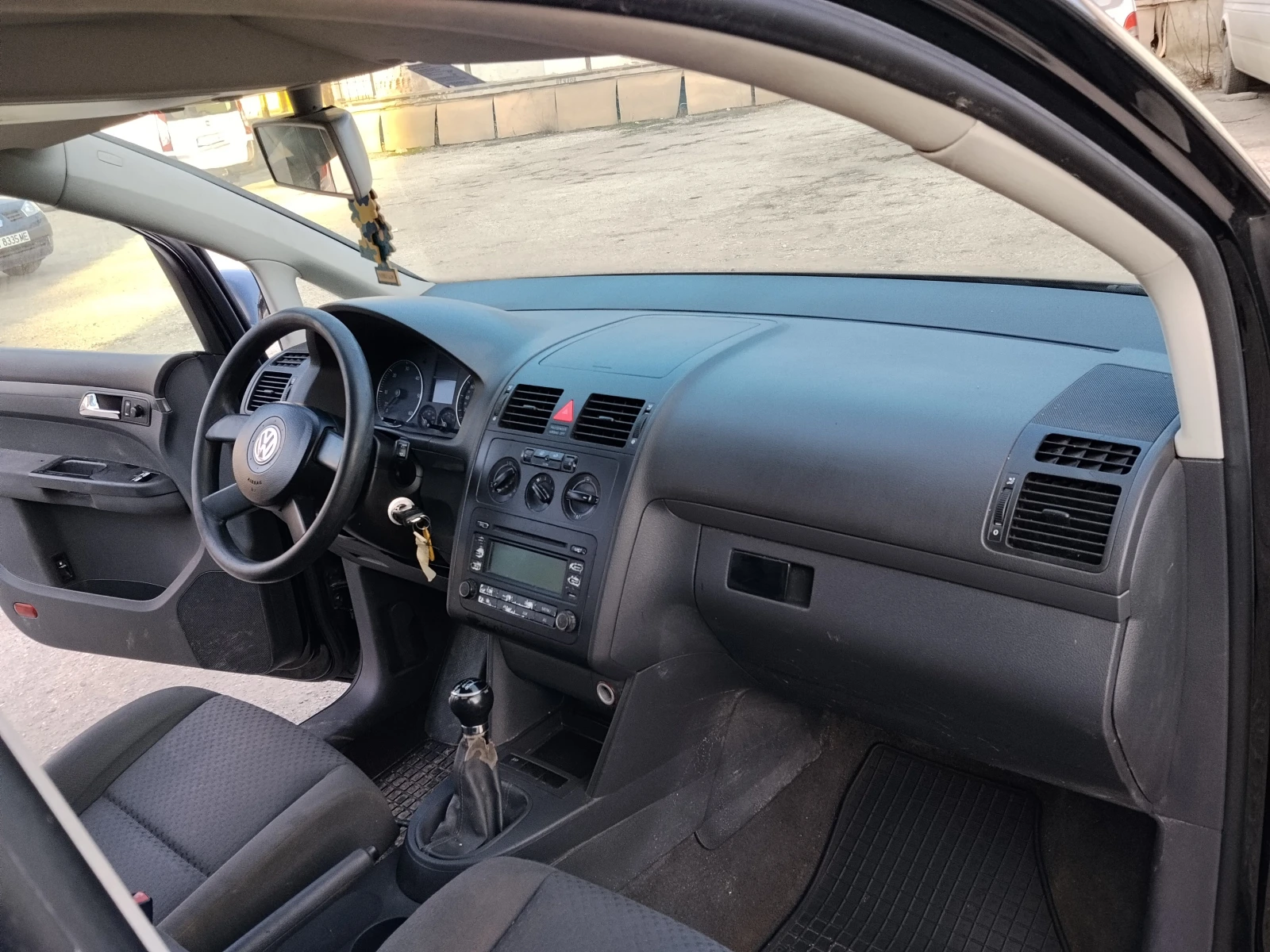 VW Touran 1.9-TDI , снимка 9 - Автомобили и джипове - 53829554
