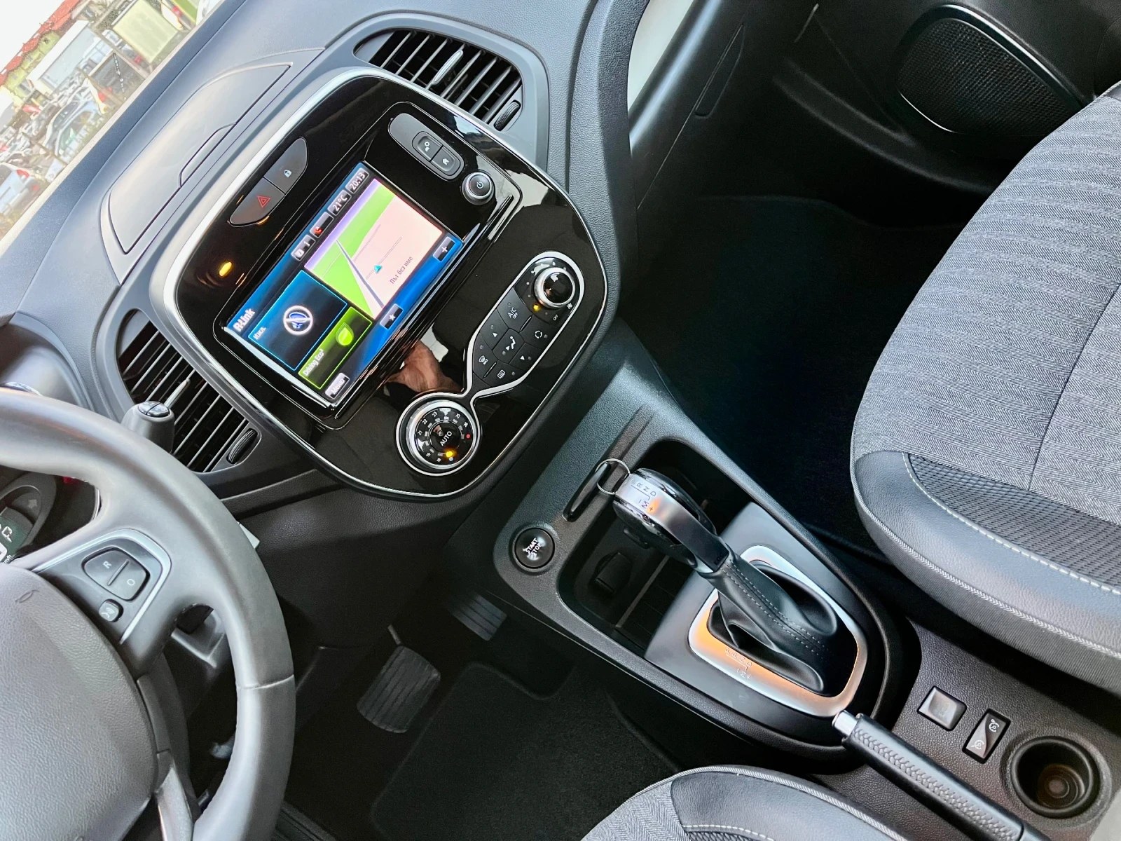 Renault Captur 1.5 dci R-link / Led Pure Vision, снимка 8 - Автомобили и джипове - 53889702