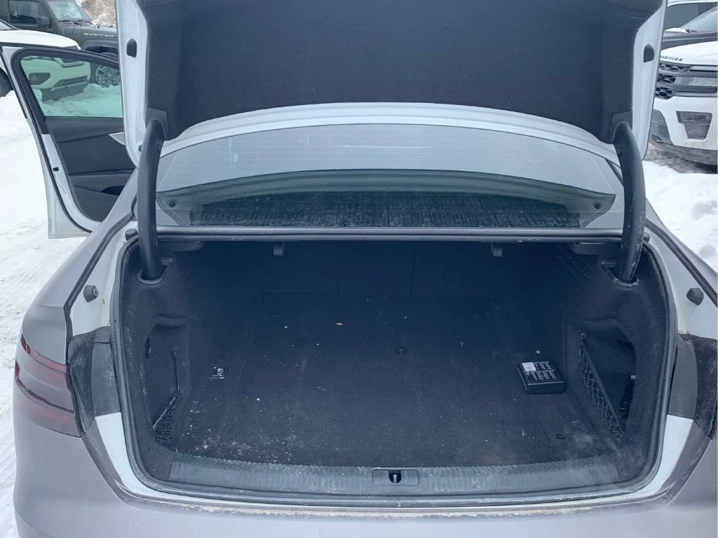 Audi A4 Progressiv * CARFAX* 360 КАМЕРИ, снимка 13 - Автомобили и джипове - 53894008