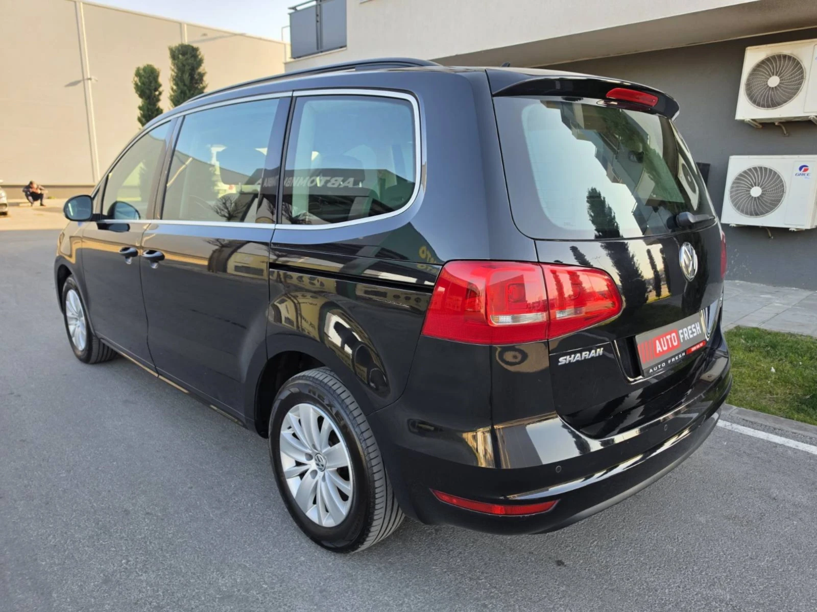 VW Sharan Lux, Navi, 7 mesta, снимка 5 - Автомобили и джипове - 54000617