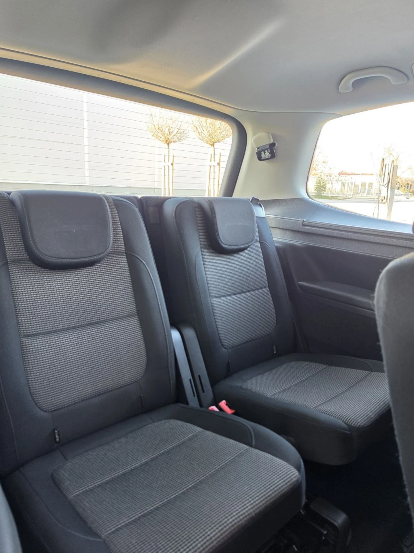 VW Sharan Lux, Navi, 7 mesta, снимка 10 - Автомобили и джипове - 54000617