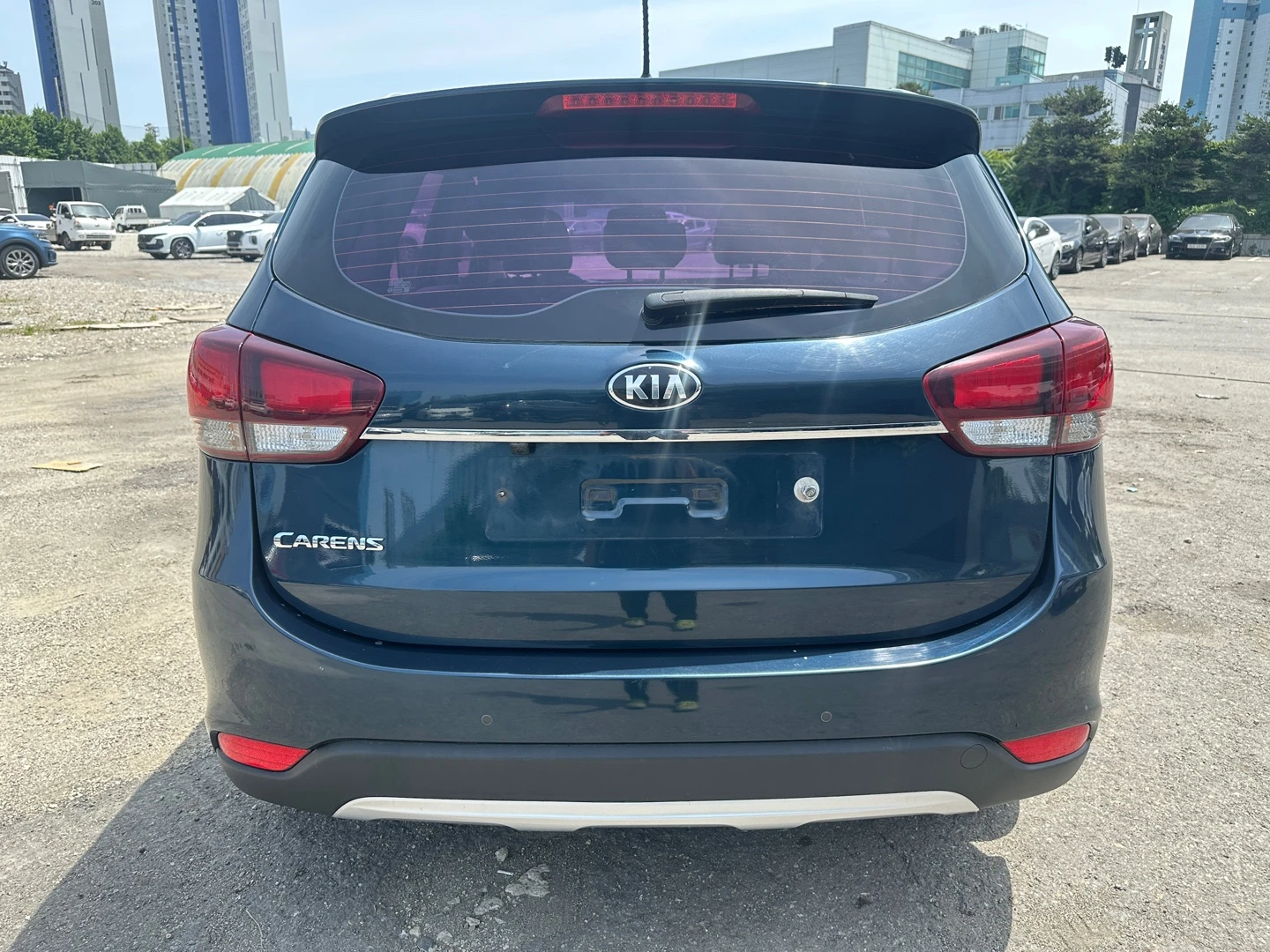 Kia Carens 2.0 Lpi, снимка 8 - Автомобили и джипове - 54331858