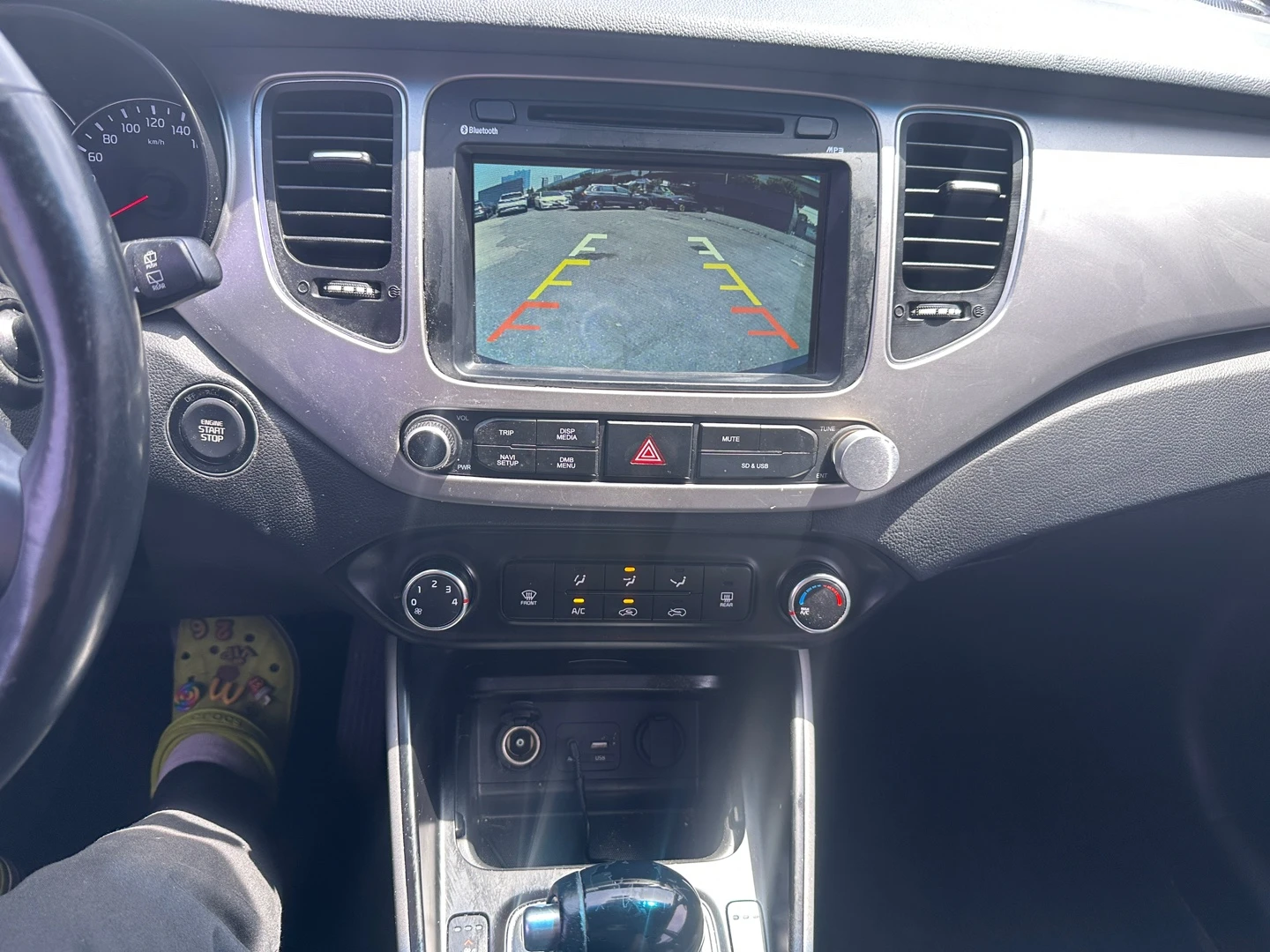 Kia Carens 2.0 Lpi, снимка 14 - Автомобили и джипове - 54331858