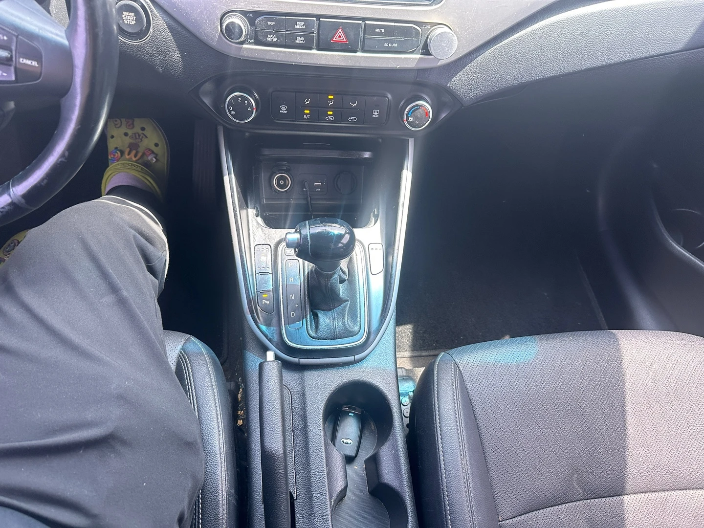 Kia Carens 2.0 Lpi, снимка 13 - Автомобили и джипове - 54331858