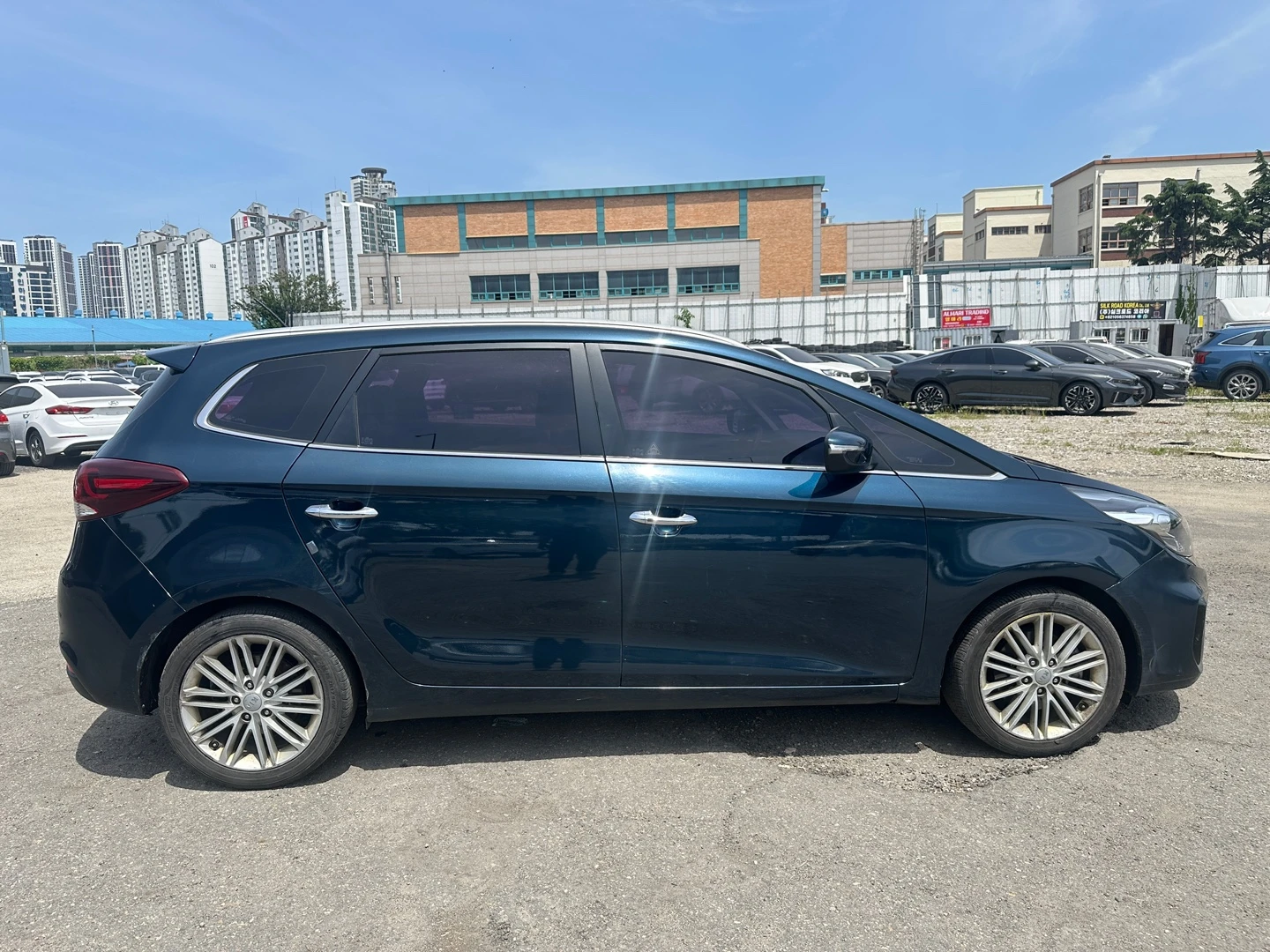Kia Carens 2.0 Lpi, снимка 6 - Автомобили и джипове - 54331858
