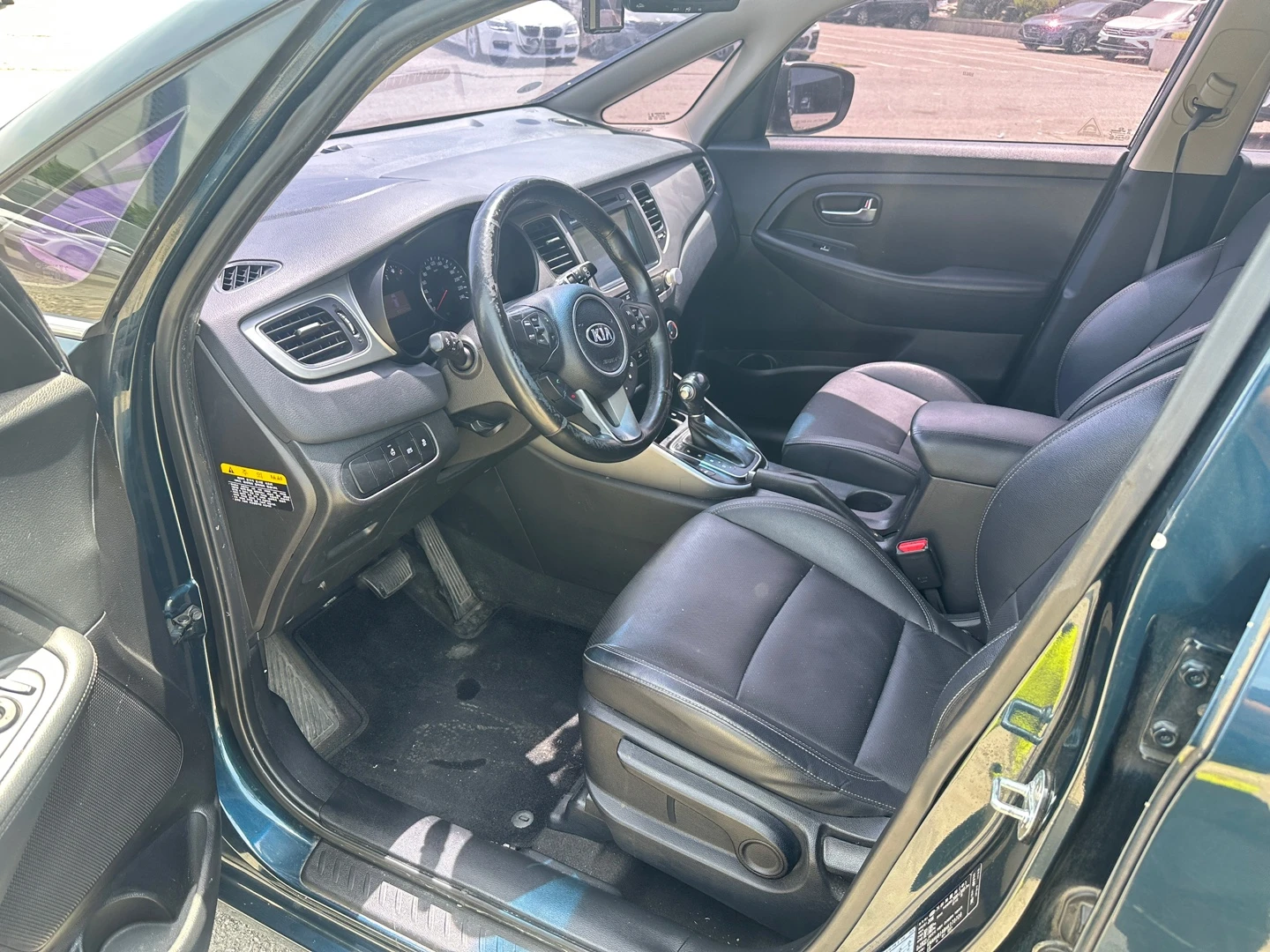 Kia Carens 2.0 Lpi, снимка 16 - Автомобили и джипове - 54331858