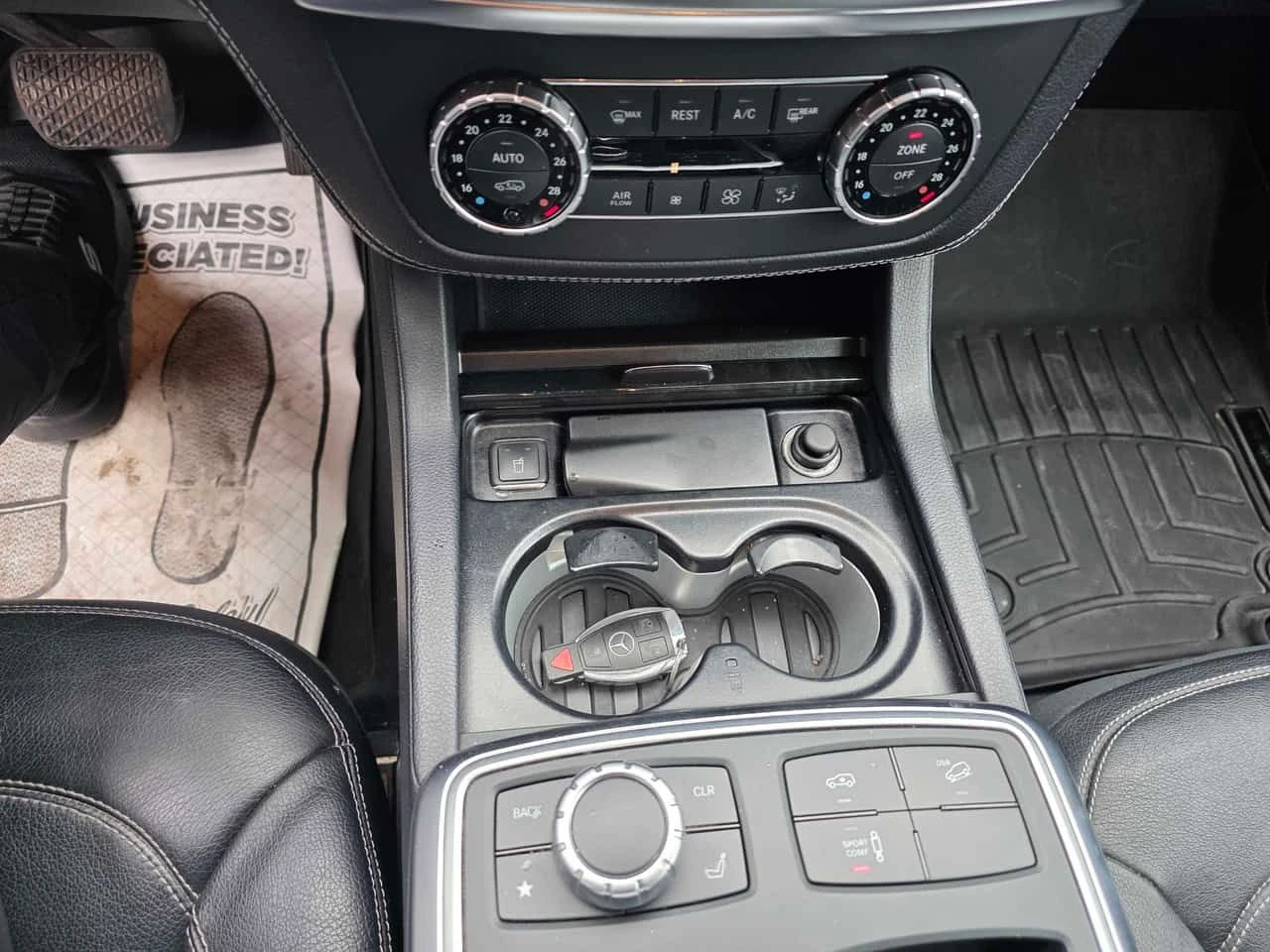 Mercedes-Benz ML 550 4MATIC * AMG PACK* ПОДГРЕВИ* ПАНОРАМА* КАМЕРА* , снимка 14 - Автомобили и джипове - 54397513