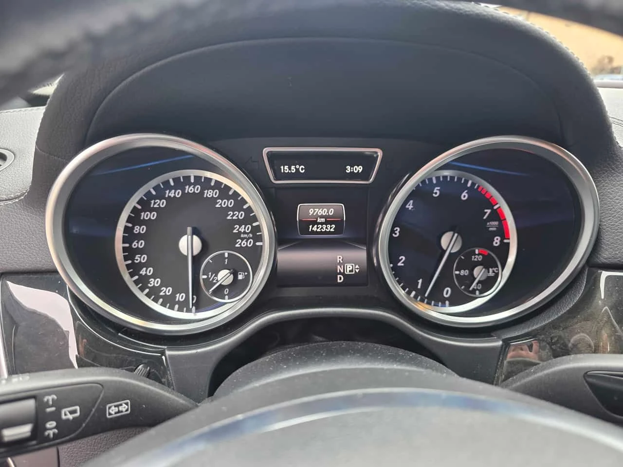 Mercedes-Benz ML 550 4MATIC * AMG PACK* ПОДГРЕВИ* ПАНОРАМА* КАМЕРА* , снимка 8 - Автомобили и джипове - 54397513