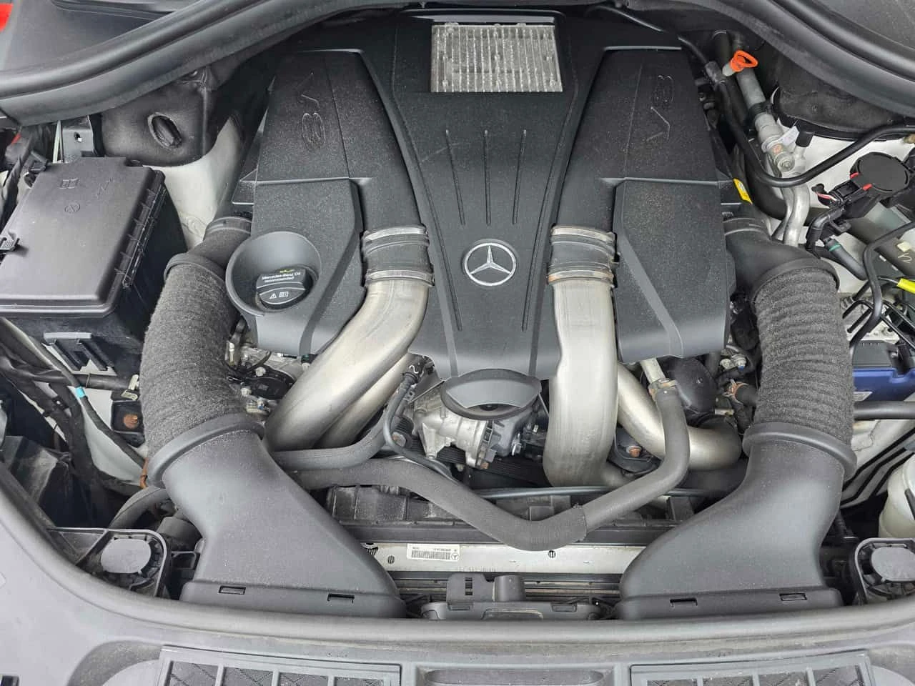 Mercedes-Benz ML 550 4MATIC * AMG PACK* ПОДГРЕВИ* ПАНОРАМА* КАМЕРА* , снимка 12 - Автомобили и джипове - 54397513