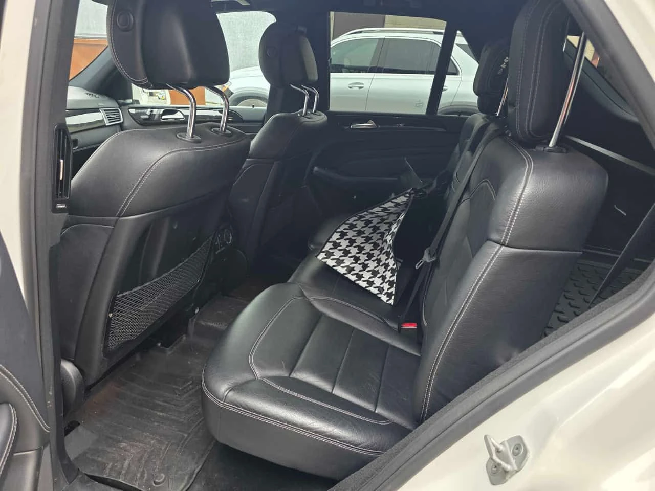 Mercedes-Benz ML 550 4MATIC * AMG PACK* ПОДГРЕВИ* ПАНОРАМА* КАМЕРА* , снимка 15 - Автомобили и джипове - 54397513