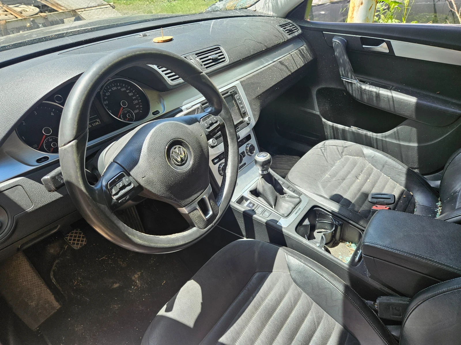 VW Passat, снимка 10 - Автомобили и джипове - 54860577