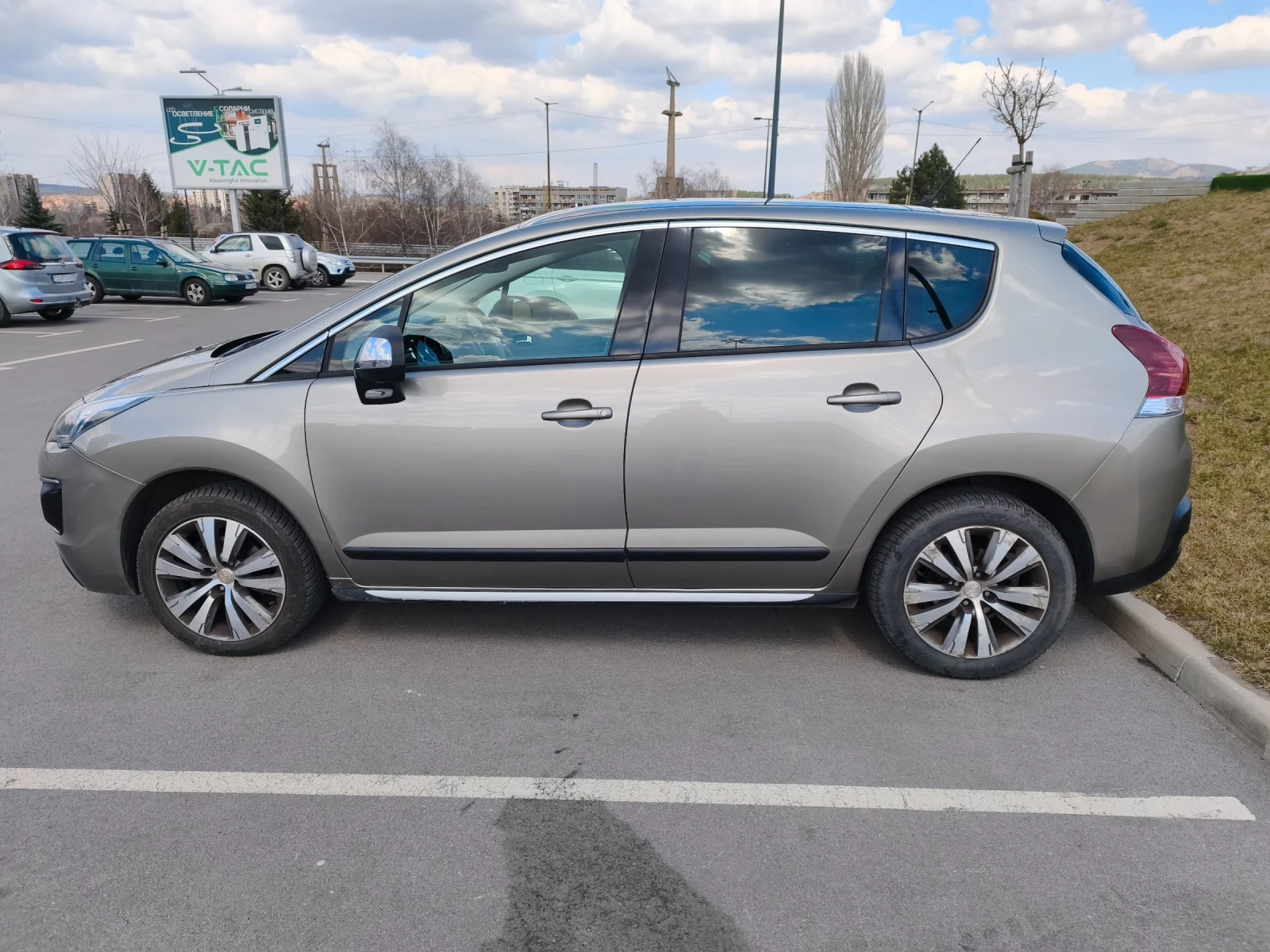 Peugeot 3008 1.6 HDI, снимка 3 - Автомобили и джипове - 55085130