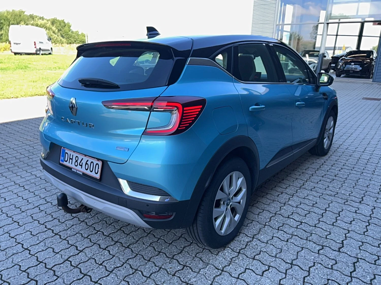 Renault Captur Intense 1.6 hybrid, снимка 4 - Автомобили и джипове - 55624169