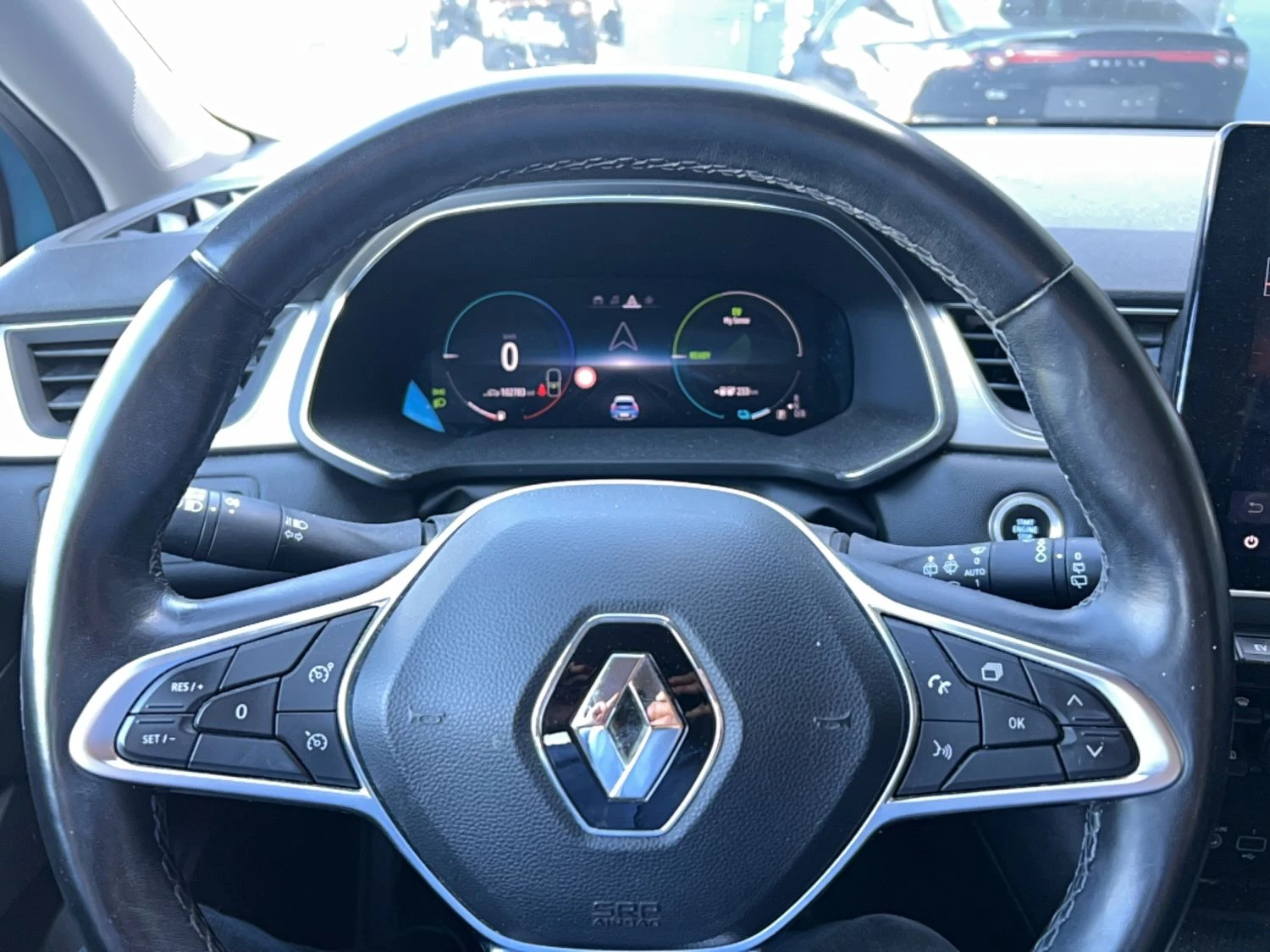 Renault Captur Intense 1.6 hybrid, снимка 15 - Автомобили и джипове - 55624169